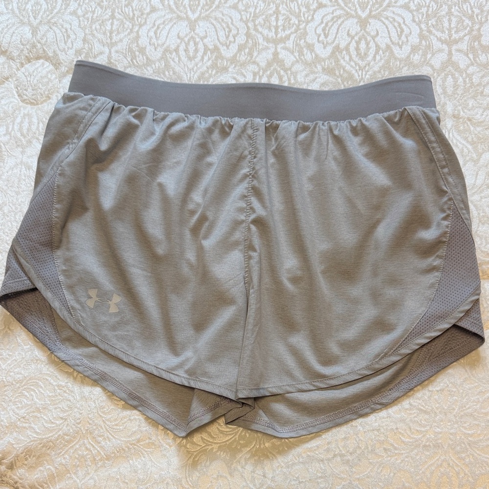 Under Armour Women's Light Gray Athletic Shorts NWT Size Small